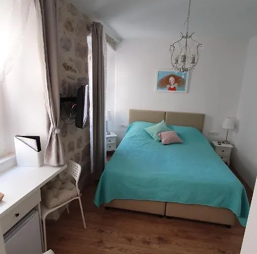 בית הארחה Rilati Palace 3 3*