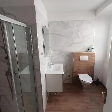 Rilati Palace 3 *